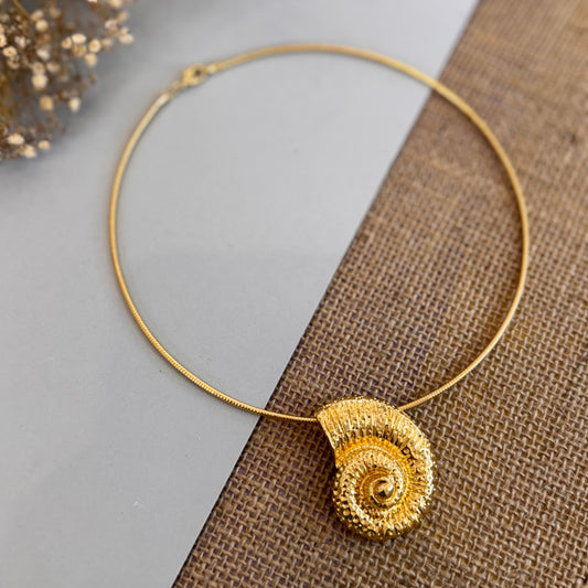 Collar golden shell